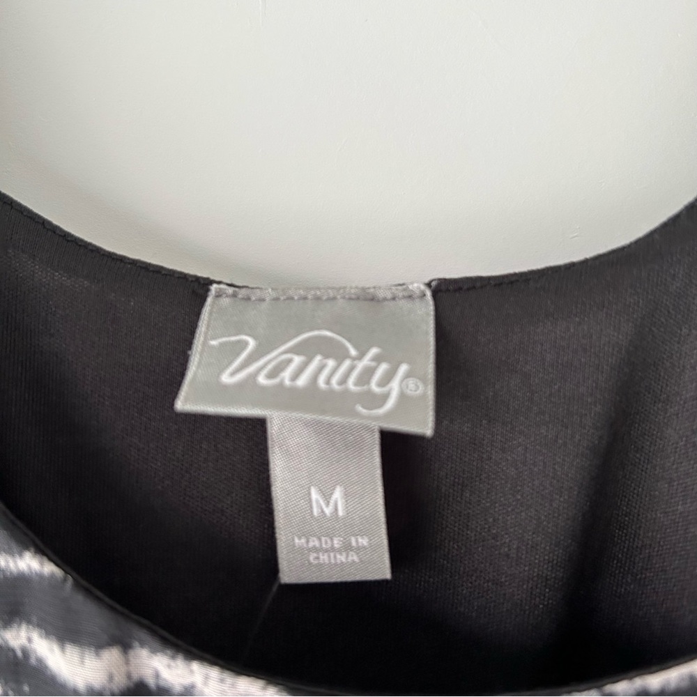 (5 for $20) Vanity Sz M Dress with Belt - Picture 2 of 6